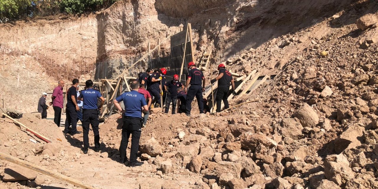 İnşaat alanında toprak altında kalan 2 işçi öldü! Çevredeki binalar tahliye edildi