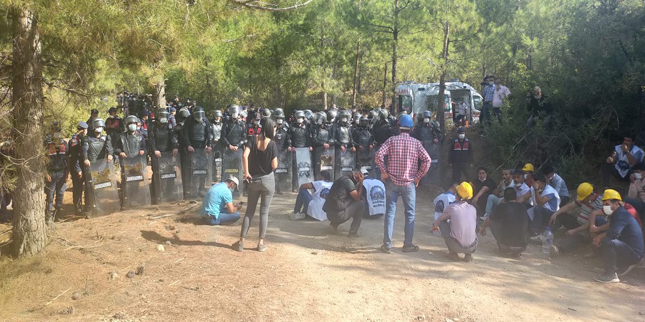 Karaman’da 1 yıldır maaş alamayan madenciler Ankara’ya yürümek istedi