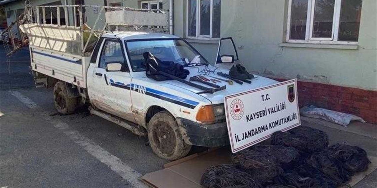 Hırsızlık zanlısı kullandığı aracın çamura saplanması sonucu yakalandı