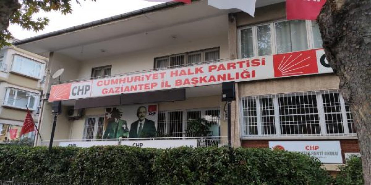 CHP gençlik kolları üyeleri bıçaklarla birbirine girdi