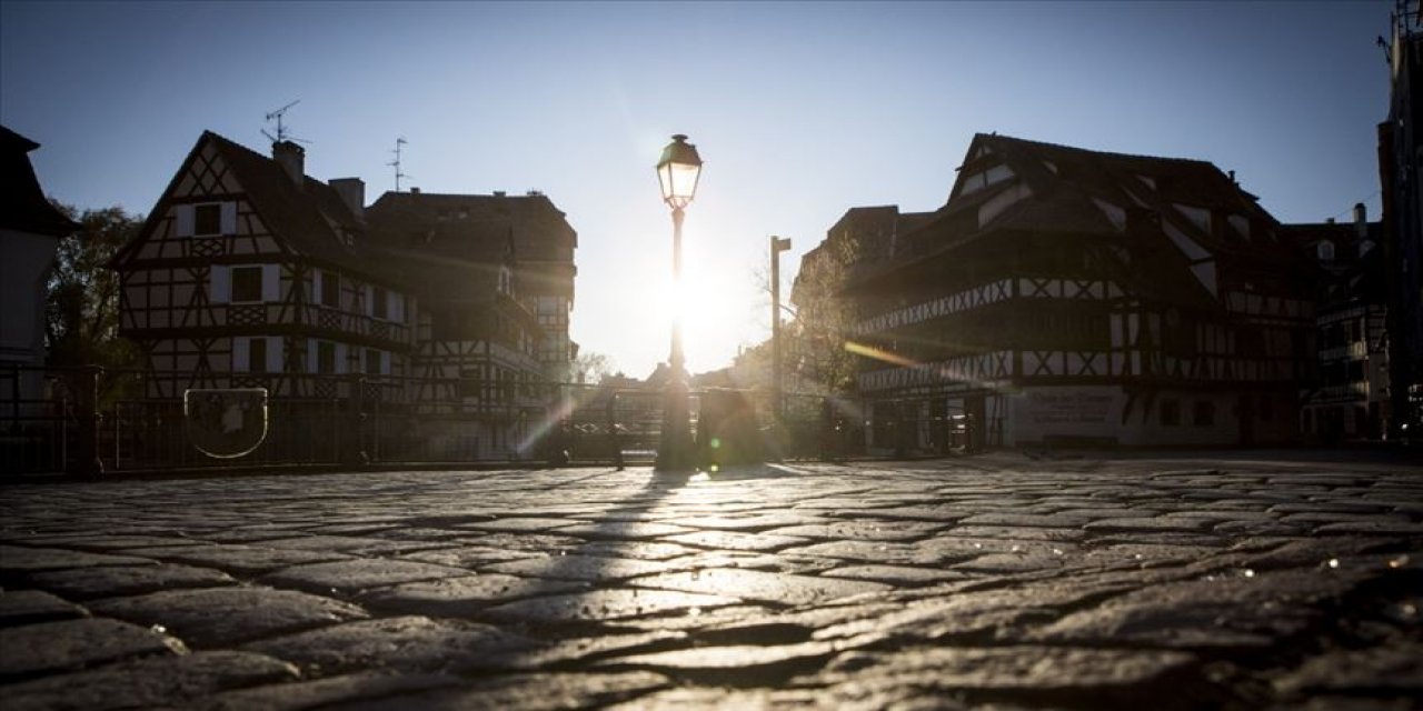 Vaka sayısının arttığı Fransa'da sokağa çıkma yasağı