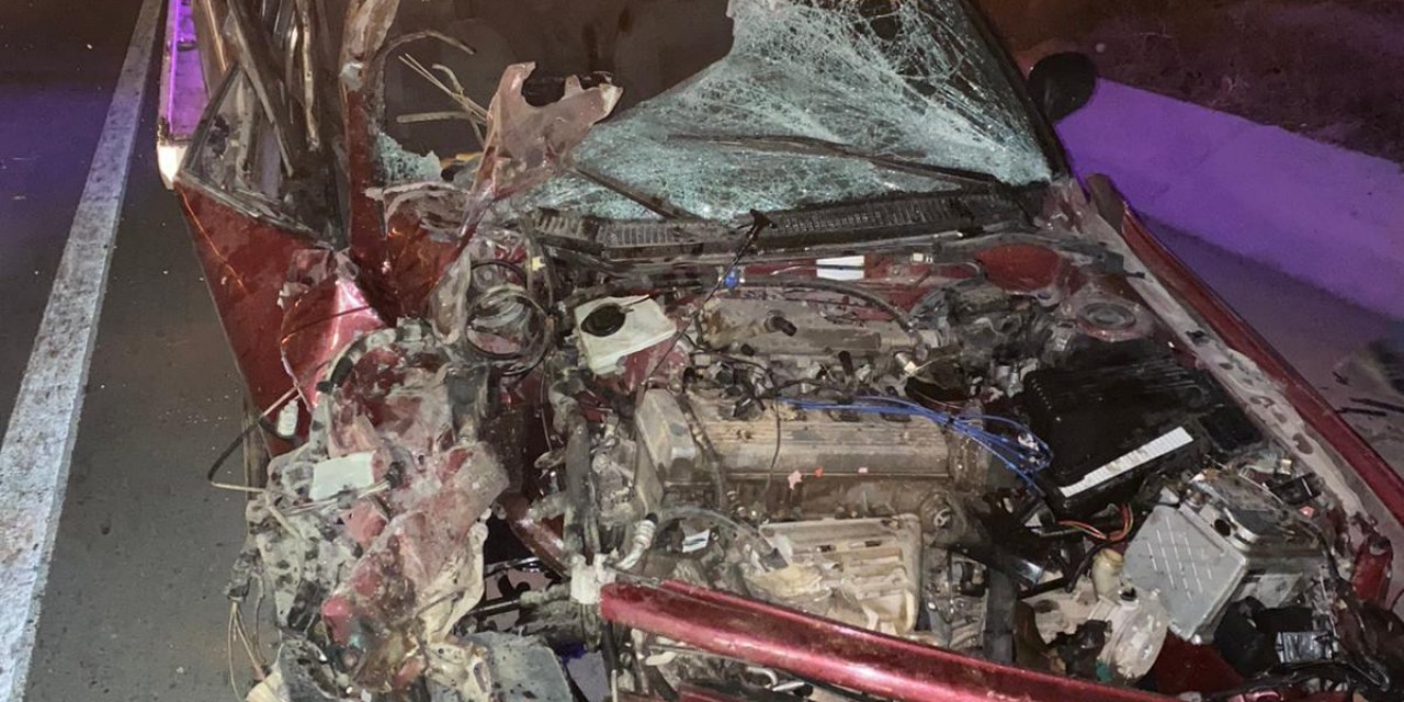 Konya'da traktörün römorkuna çarpan otomobildeki 4 kişi yaralandı