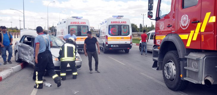 Karaman’da iki otomobil çarpıştı