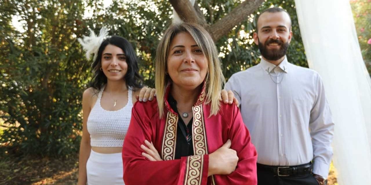 Mesleğine kızının nikahını kıyarak veda etti