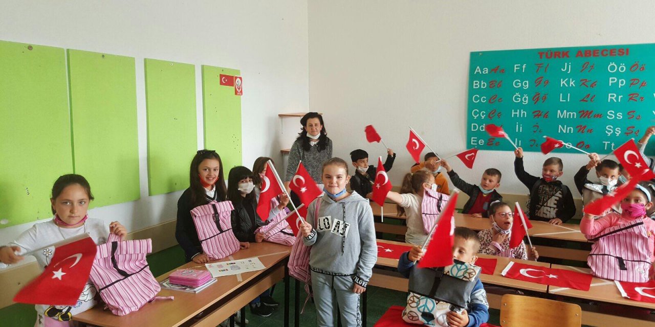 ASEM’den Kuzey Makedonyalı Öğrencilere Kırtasiye Desteği