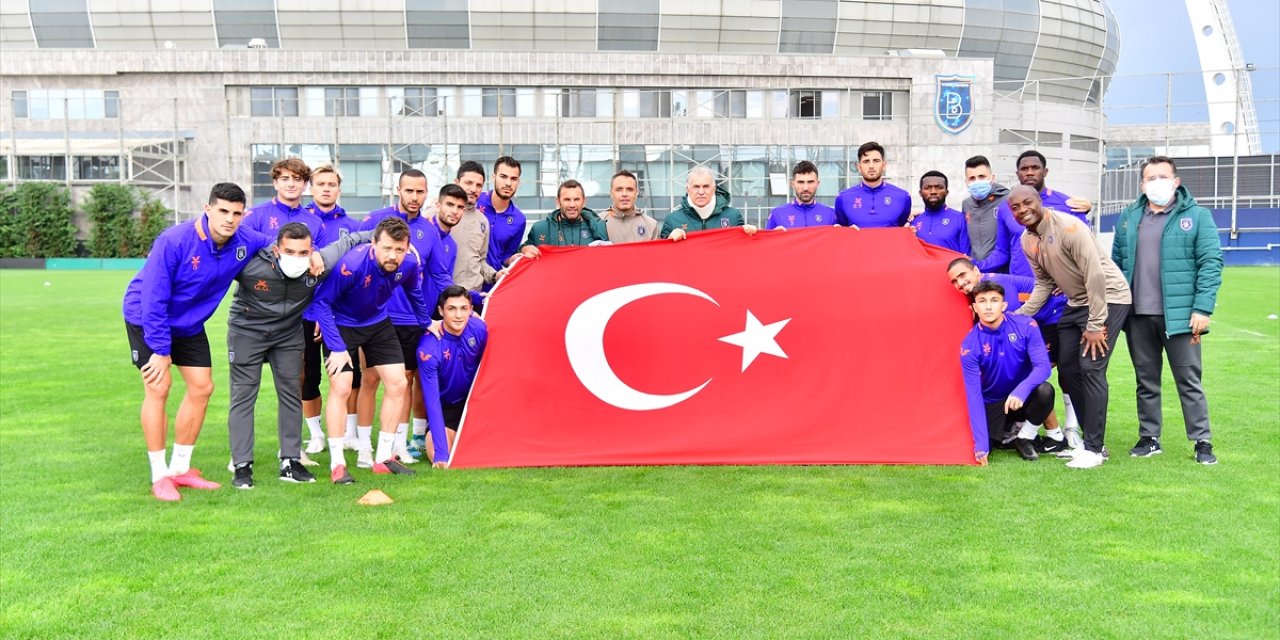 Medipol Başakşehir PSG maçı sonrası izin yapmadan Konya deplasmanı için hazırlıklarına başladı
