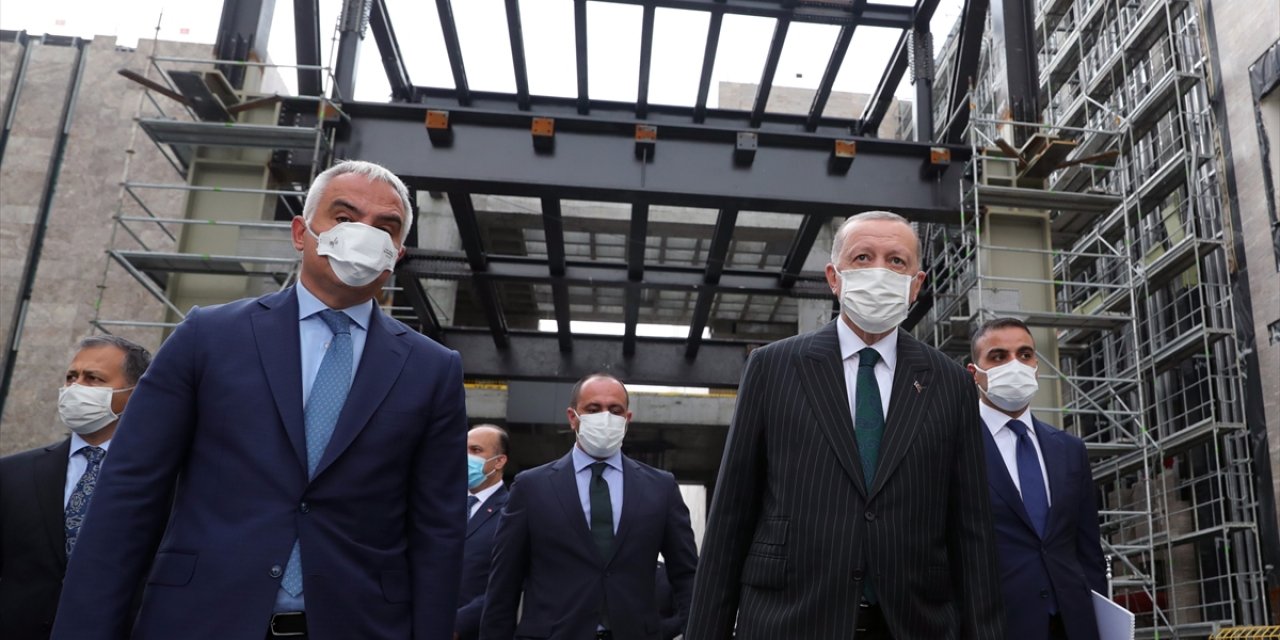 Cumhurbaşkanı Erdoğan, AKM'de incelemelerde bulundu