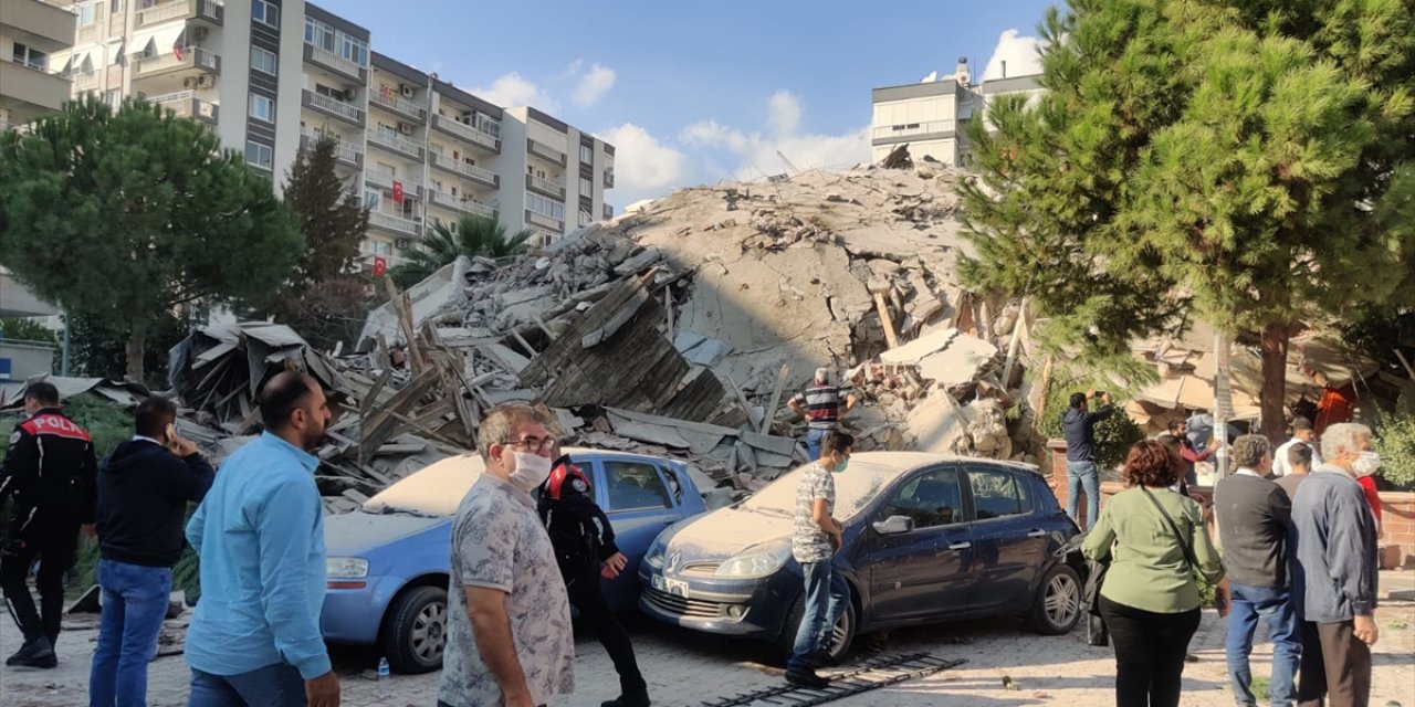 Bakan Koca: İzmir’deki depremde ne yazık ki 4 vatandaşımız hayatını kaybetti