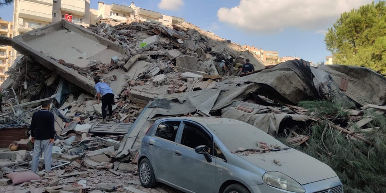 İzmir Valisi Köşger: Enkaz altından 70 civarında kişi kurtarıldı