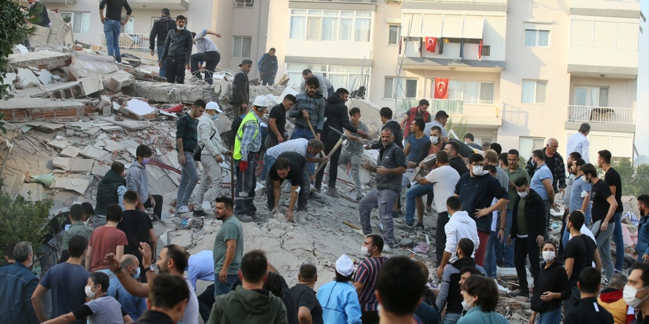 AFAD Konya'dan depremin yaşandığı İzmir'e arama kurtarma ekibi gönderildi