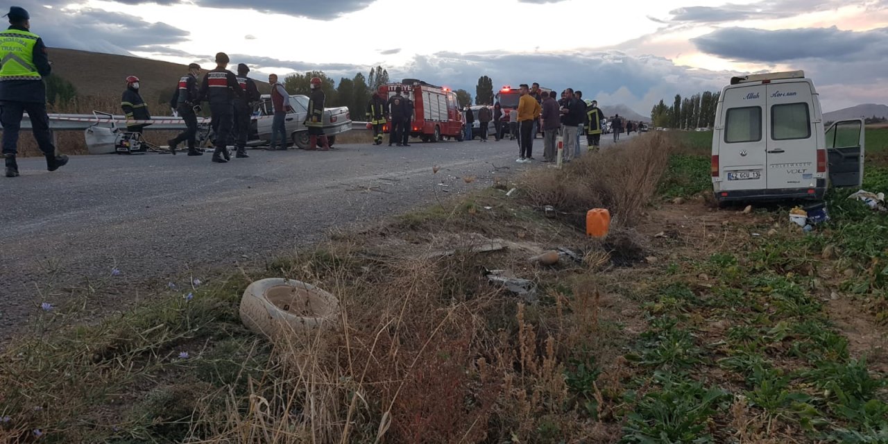 Konya'da feci kaza: 2 ölü, 14 yaralı
