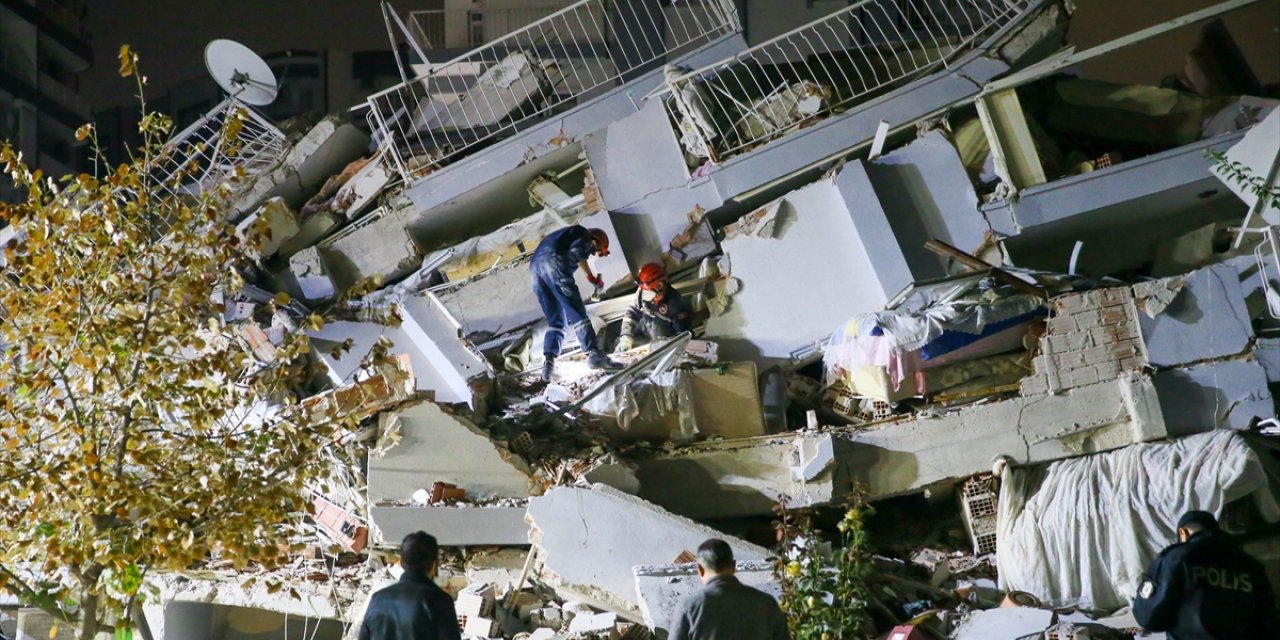 İzmir'deki depremde ölenlerin sayısı 25'e yükseldi