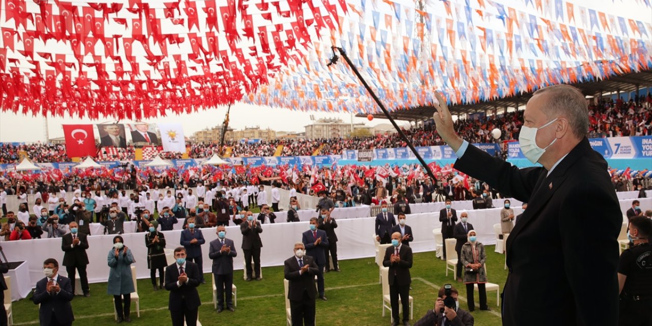 Cumhurbaşkanı Erdoğan: Bize düşen kendi davamıza sıkı sıkıya sarılmaktır