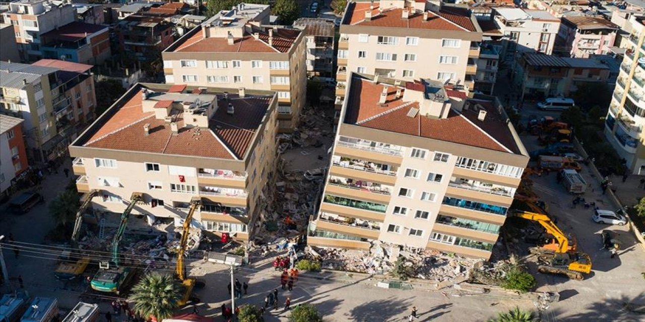 İzmir'de ana şoktan sonra 484 artçı deprem kaydedildi