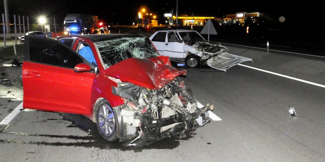 Konya yolunda feci kaza! Otomobiller çarpıştı: 1 ölü, 1 yaralı
