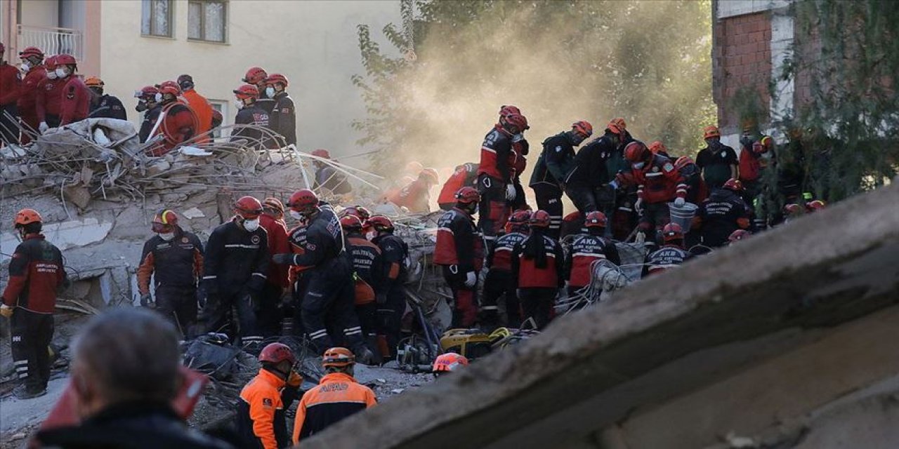 İzmir'deki depremde can kaybı 102'ye yükseldi