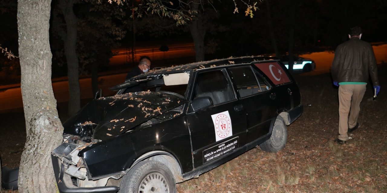 Görevden dönen filyasyon ekibini taşıyan otomobil ağaca çarptı: 3 ağır yaralı