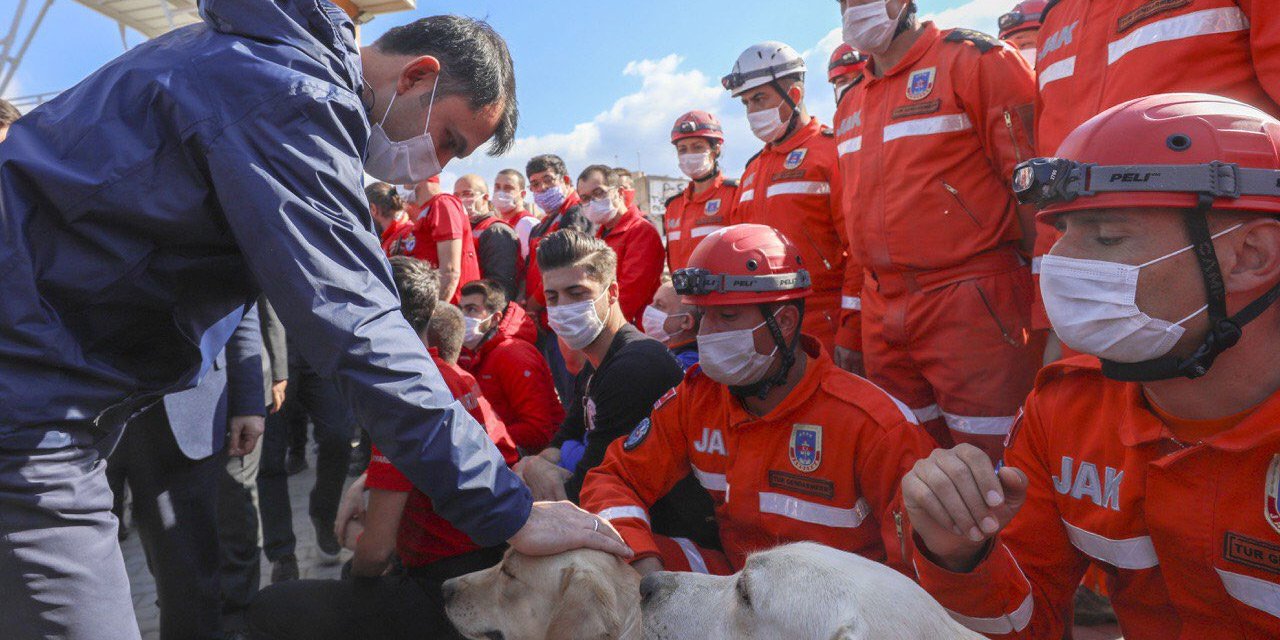 Bakan Kurum'dan arama kurtarma ekiplerine teşekkür