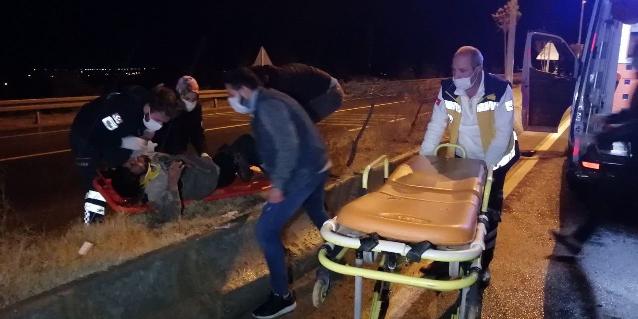 Düzensiz göçmenleri taşıyan minibüs otobüse çarptı: 1 ölü, 7 yaralı