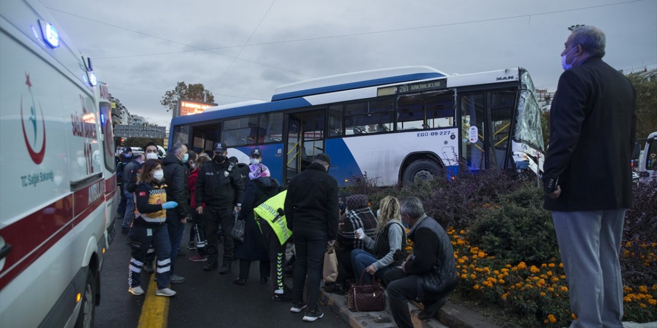 Halk otobüsü ile belediye otobüsü kaza yaptı: 17 yaralı