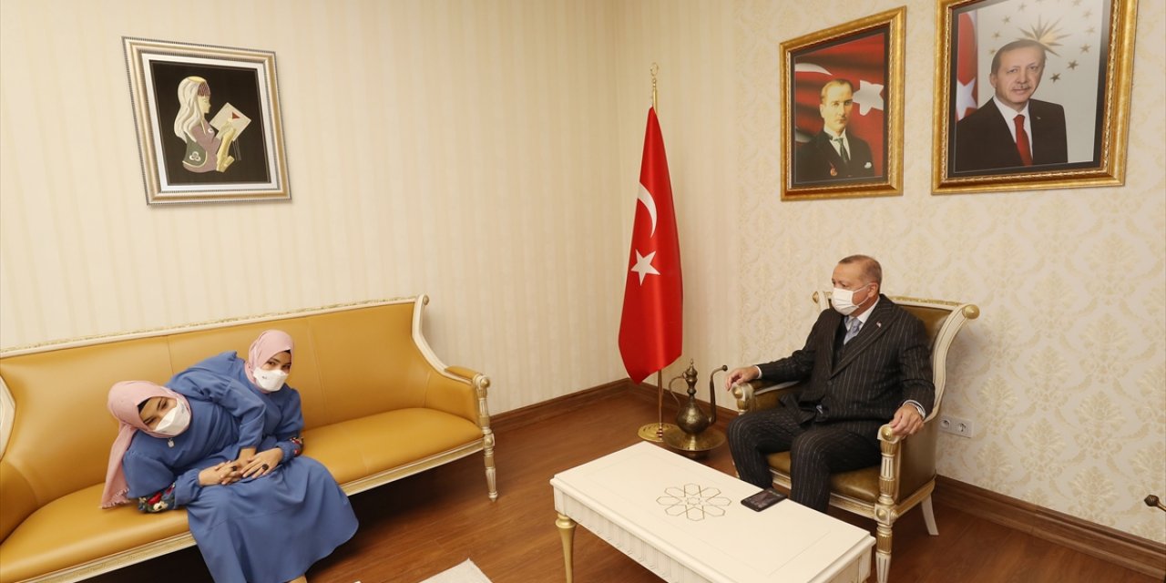 Cumhurbaşkanı Erdoğan, Kahramanmaraşlı siyam ikizleriyle görüştü