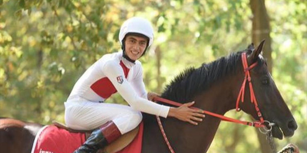 İki otomobilin çarpıştığı kazada biri jokey 2 kişi öldü