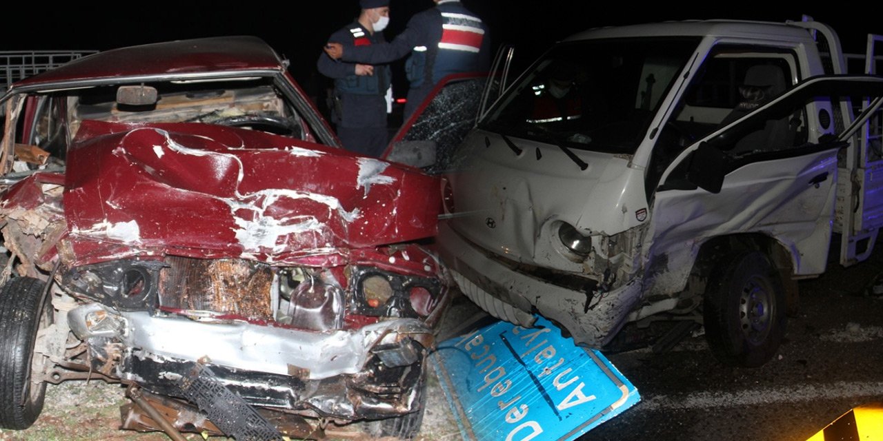 Konya'daki kazadan acı haber! Ağır yaralanan kamyonet sürücüsü hayatını kaybetti