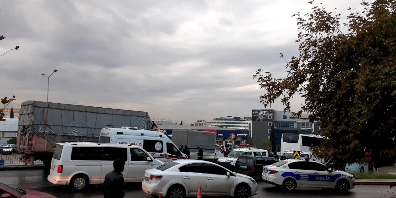 Pazarcı kamyonet sürücüsünü başından vurup öldürdüler