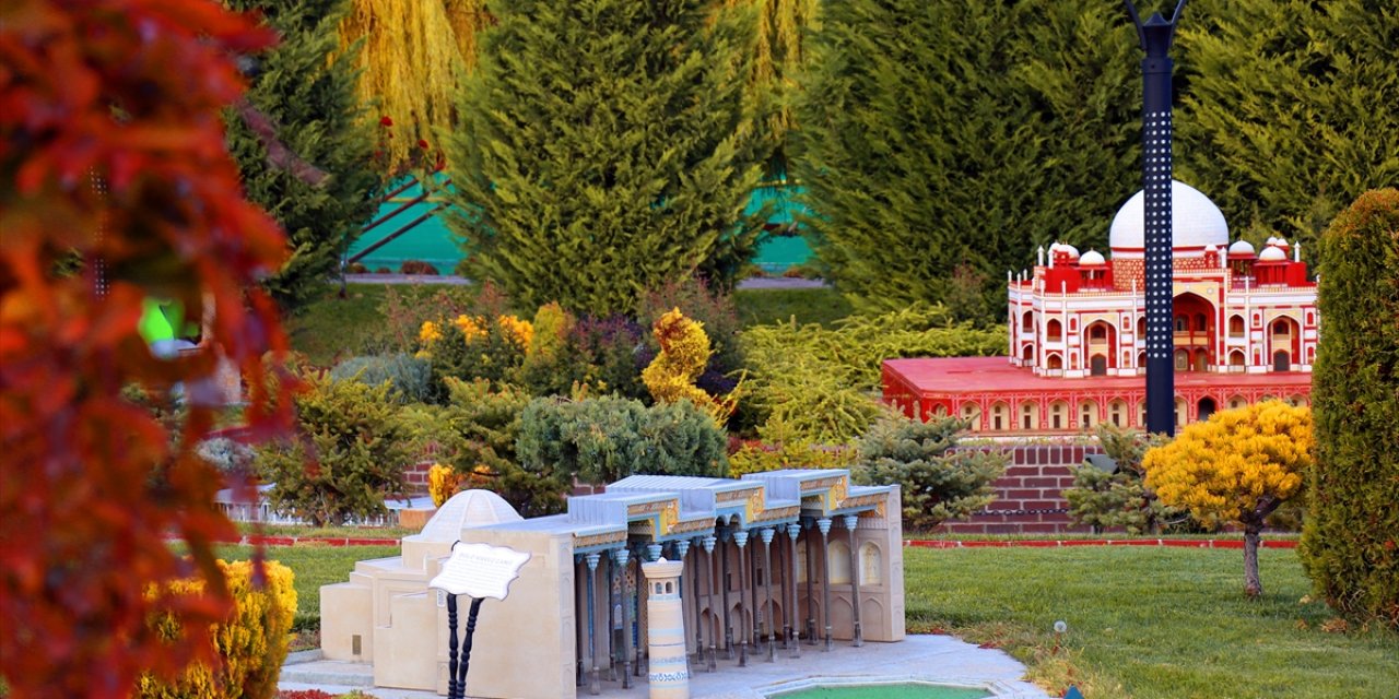 Konya'daki 80 Binde Devr-i Alem Parkı sonbaharın renklerine büründü