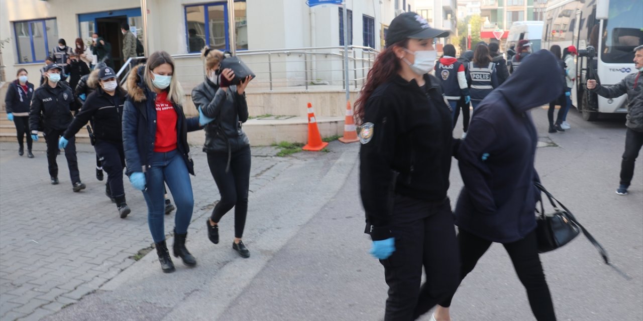 5 ildeki fuhuş operasyonunda 25 yabancı uyruklu kadın yakalandı, 9 kişi gözaltına alındı