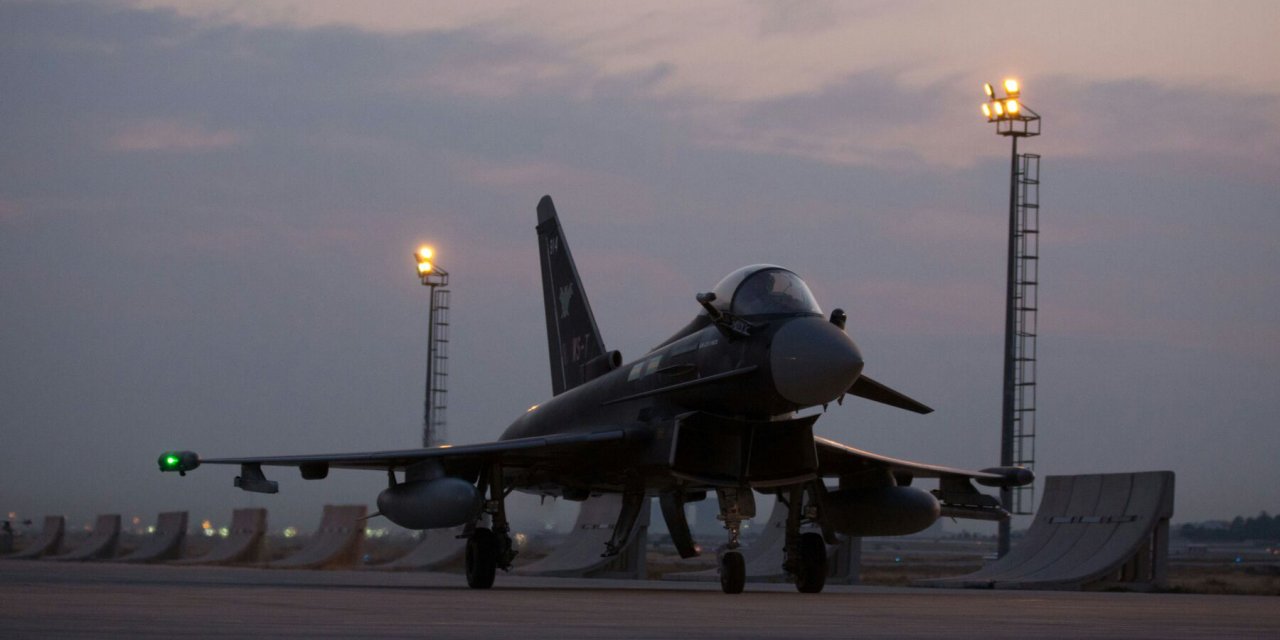 2 İngiliz savaş uçağı Konya’ya iniş yaptı