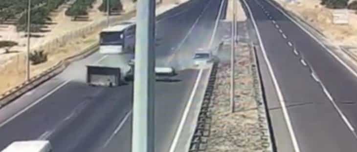 14 kişinin yaralandığı zincirleme kazanın görüntüleri ortaya çıktı