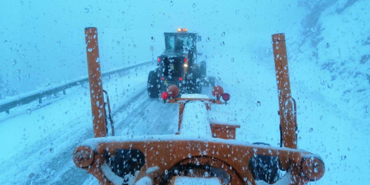 Konya-Antalya kara yolunda kar mevsimi başladı! Sürücüler zor anlar yaşadı