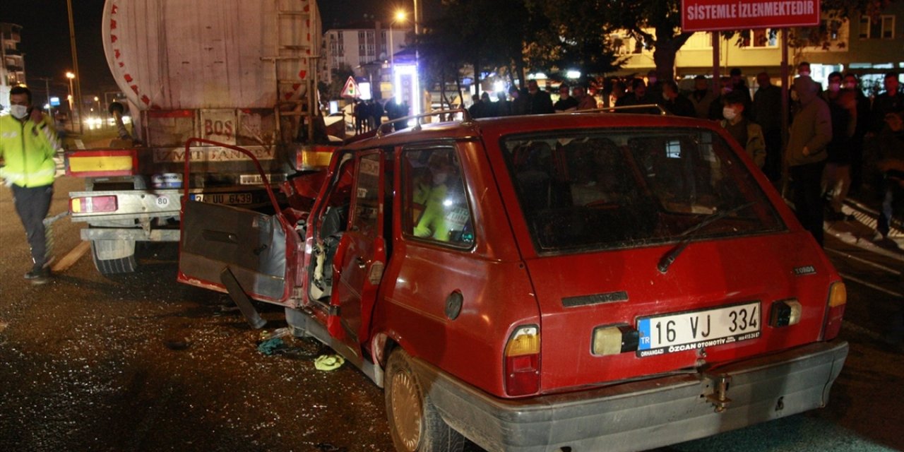 Otomobil tankere çarptı: 1 ölü, 2 yaralı