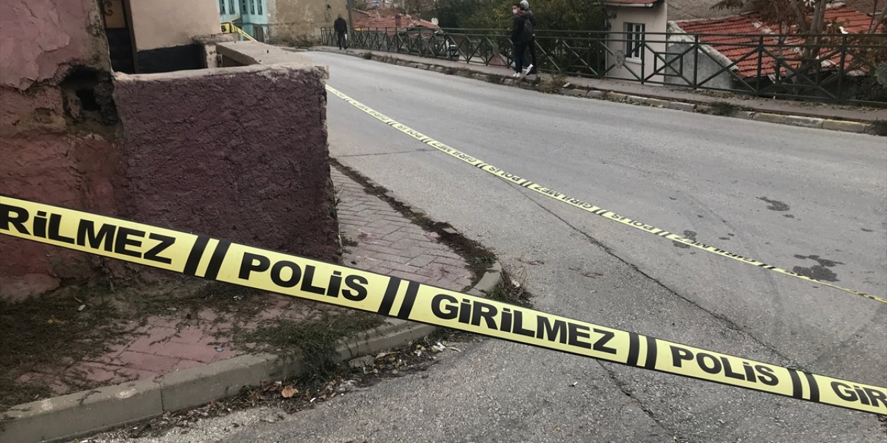 Erkek kardeşi tarafından bıçaklanan kadın yaşam savaşını kaybetti