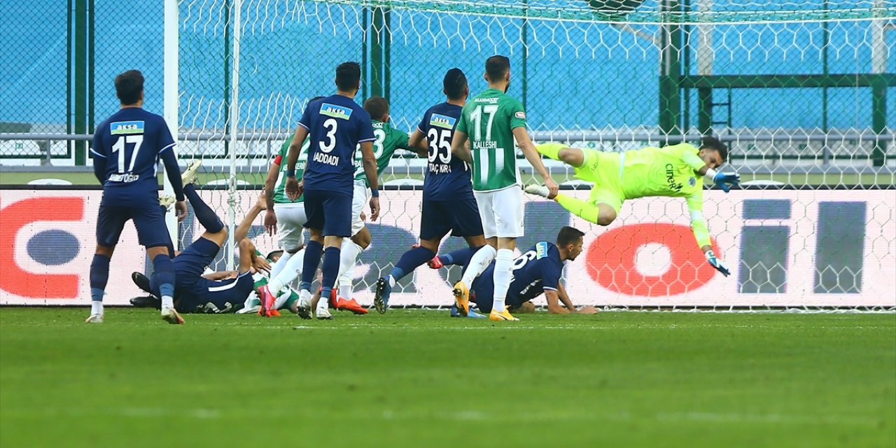 Konyaspor geriye düştüğü maçta 3 puanı kopardı