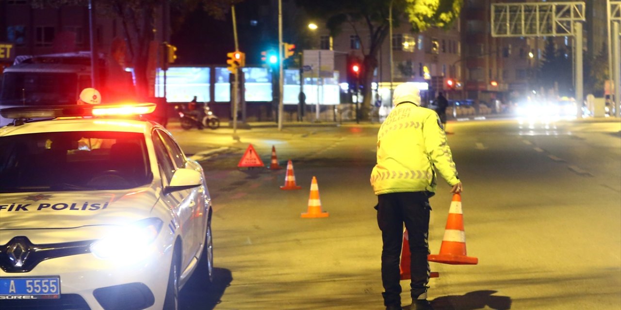 Konya'da sokağa çıkma kısıtlaması sonrası sokaklarda sessizlik hakim