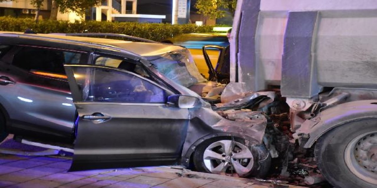 Arızalanan kamyona çarpan polis memuru hayatını kaybetti