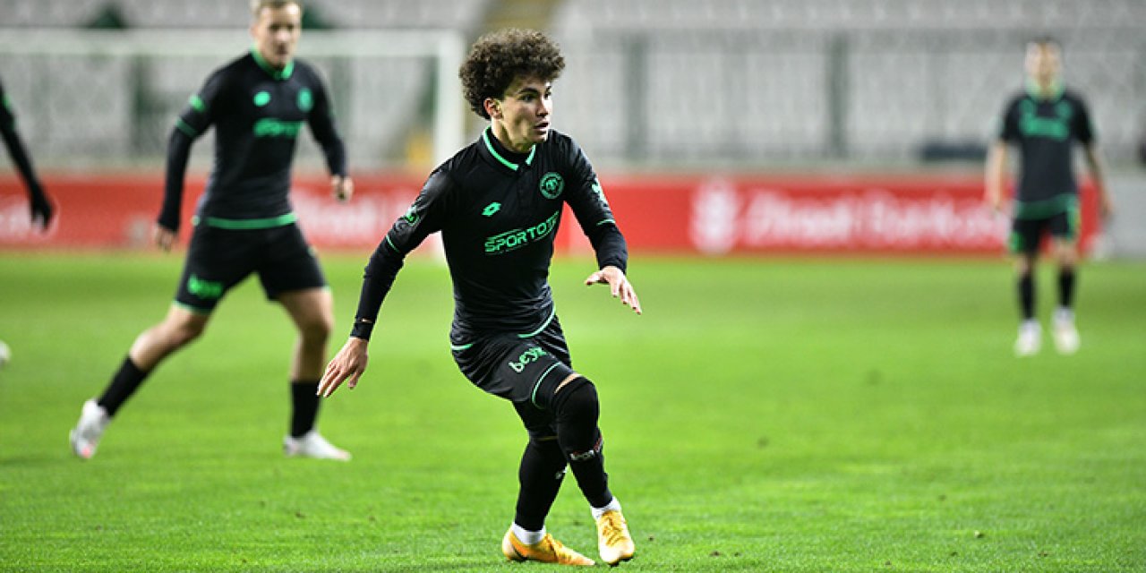 16 yaşındaki genç futbolcu Konyaspor tarihine geçti