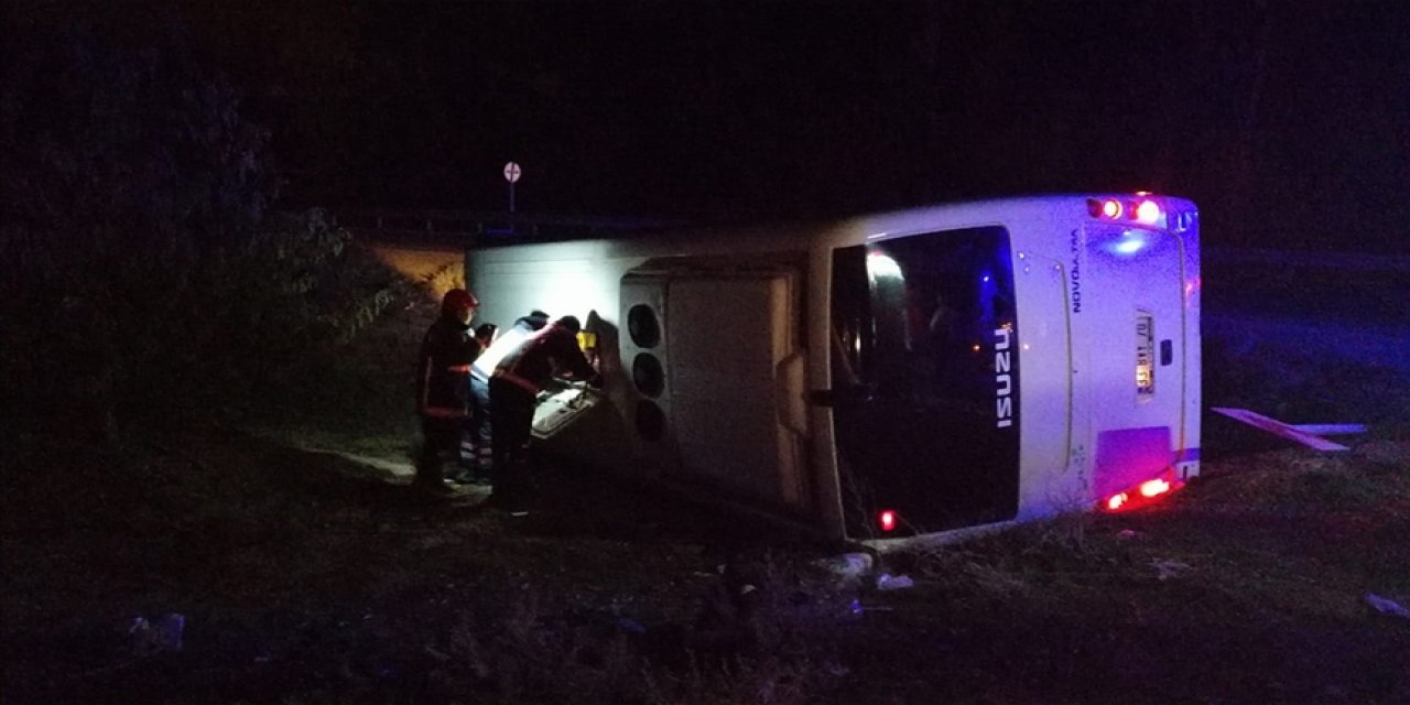 Polisleri taşıyan midibüs devrildi: 1 şehit, 4 yaralı