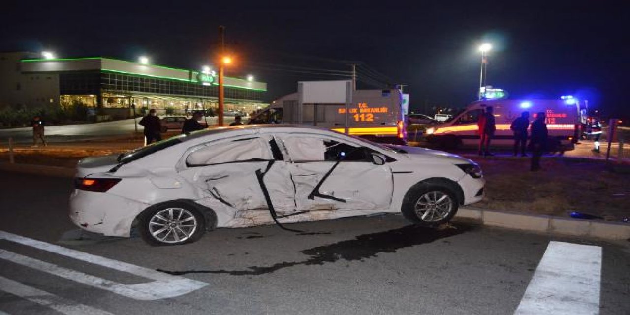 Aksaray'da iki otomobil çarpıştı: 3 yaralı