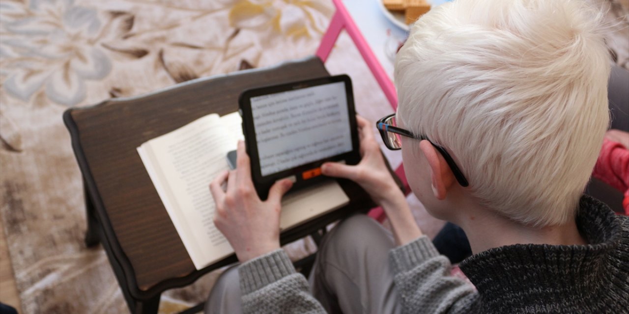 Yüzde 90 görme engelli, aynı zamanda albinizm hastası! Konyalı Hüseyin Ali tüm engellere başarılarıyla meydan okuyor