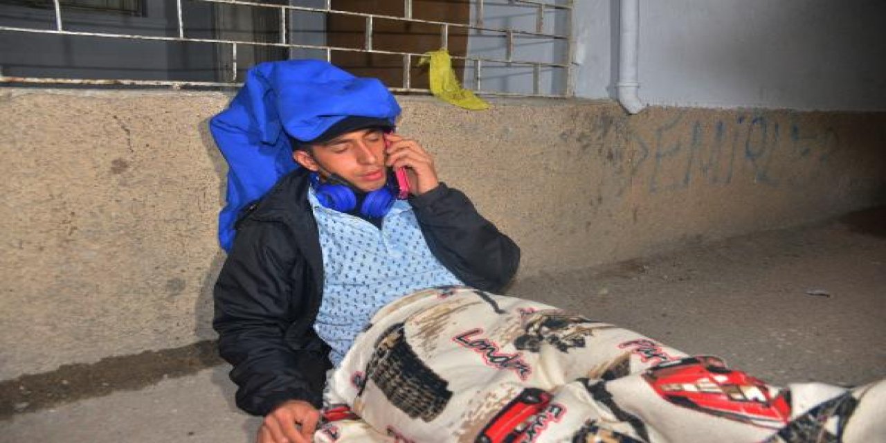 Sokak yasağında bıçaklandı, meraklanan ailesini arayıp yaralandığını söyledi