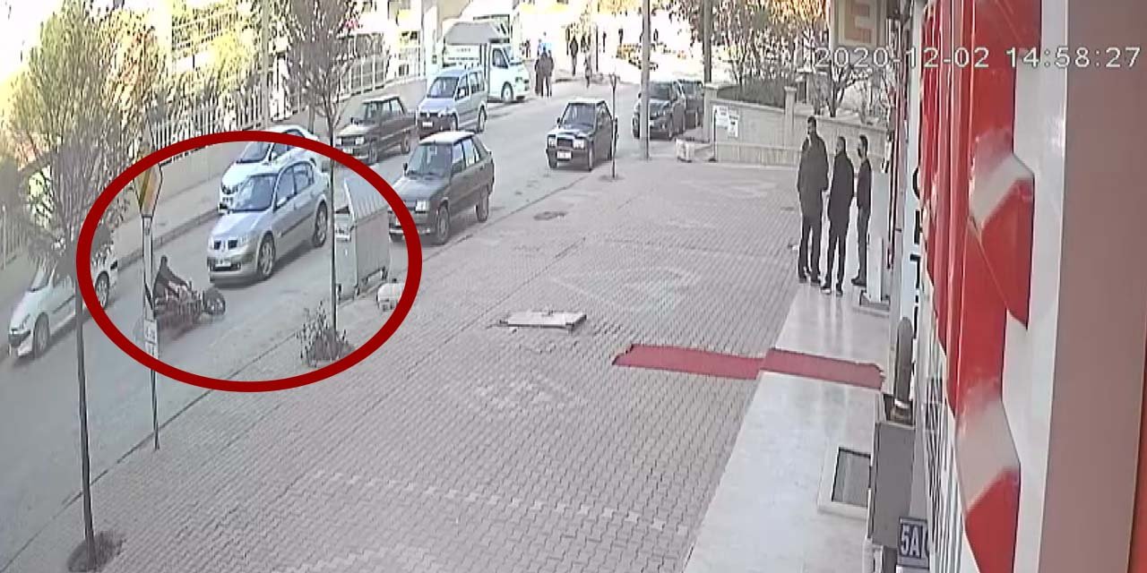 Konya’daki kaza anı kamerada! Motosiklet otomobille böyle çarpıştı