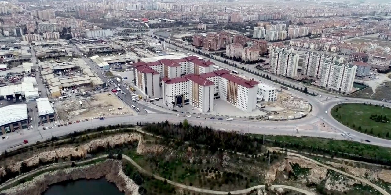 Konya sokakları, cadde ve kara yollarında sessizlik hakim