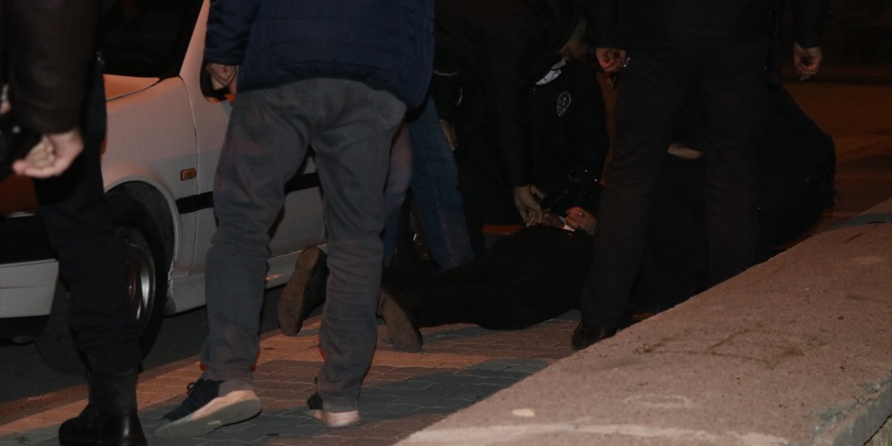 İki kardeş tartıştıkları babalarının oturduğu mahallede havaya ateş açtı