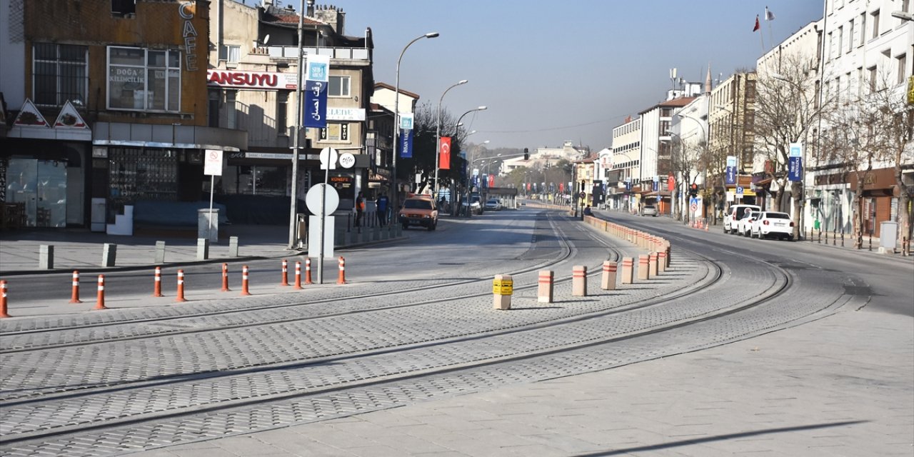 Konya'nın cadde ve sokaklarında sessizlik