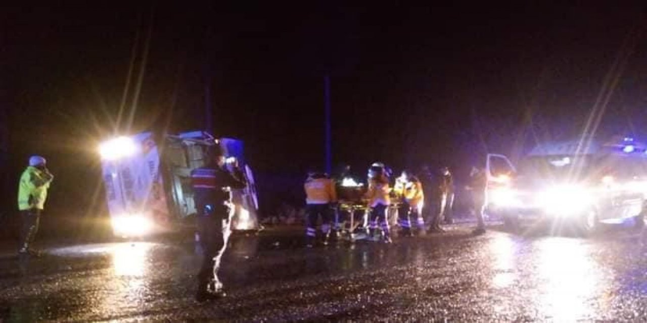 Tarım işçilerini taşıyan midibüs devrildi! Çok sayıda yaralı var