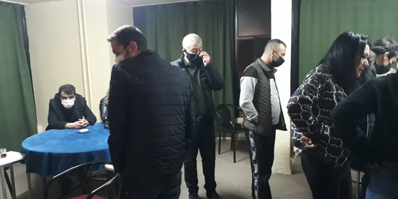 Konya polisi kısıtlamada eğlence merkezinde toplanan 48 kişiye ceza yazdı