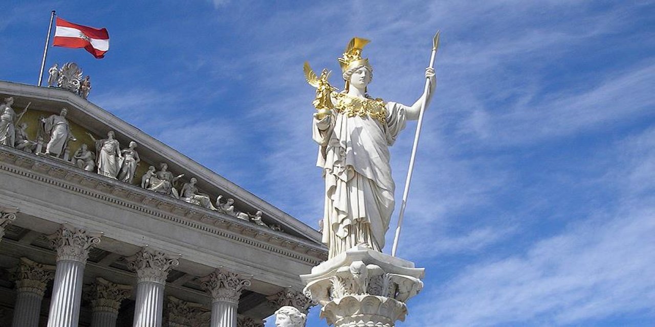 Avusturya Anayasa Mahkemesi, ilkokullarda uygulanan başörtüsü yasağının anayasaya aykırı olduğuna hükmetti